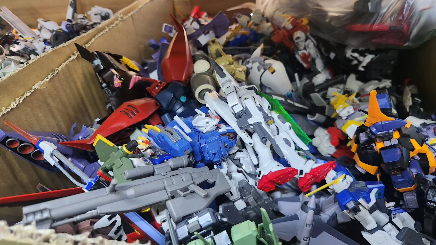 組み立て済ですがガンプラも大量です‼️