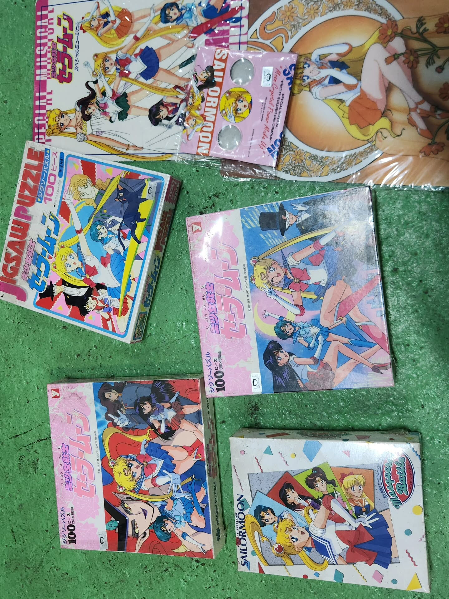 セーラームーンのガレキやグッズなどです✨