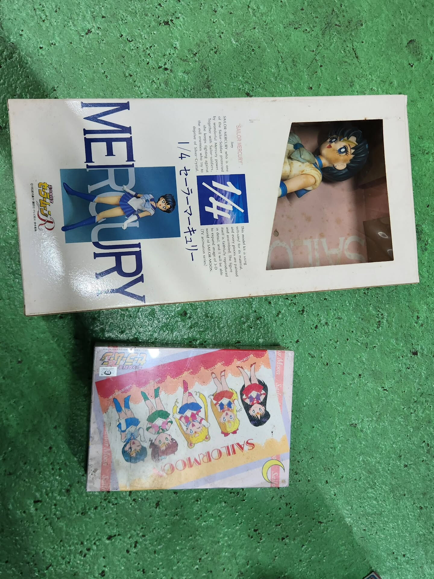 セーラームーンのガレキやグッズなどです✨