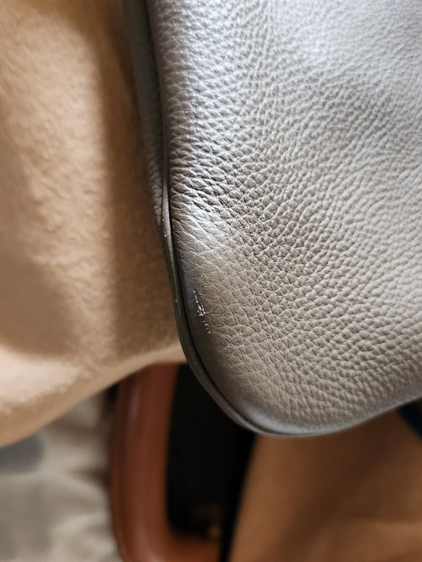 HERMESのビジネスバック、エディトの美品が出ます✨