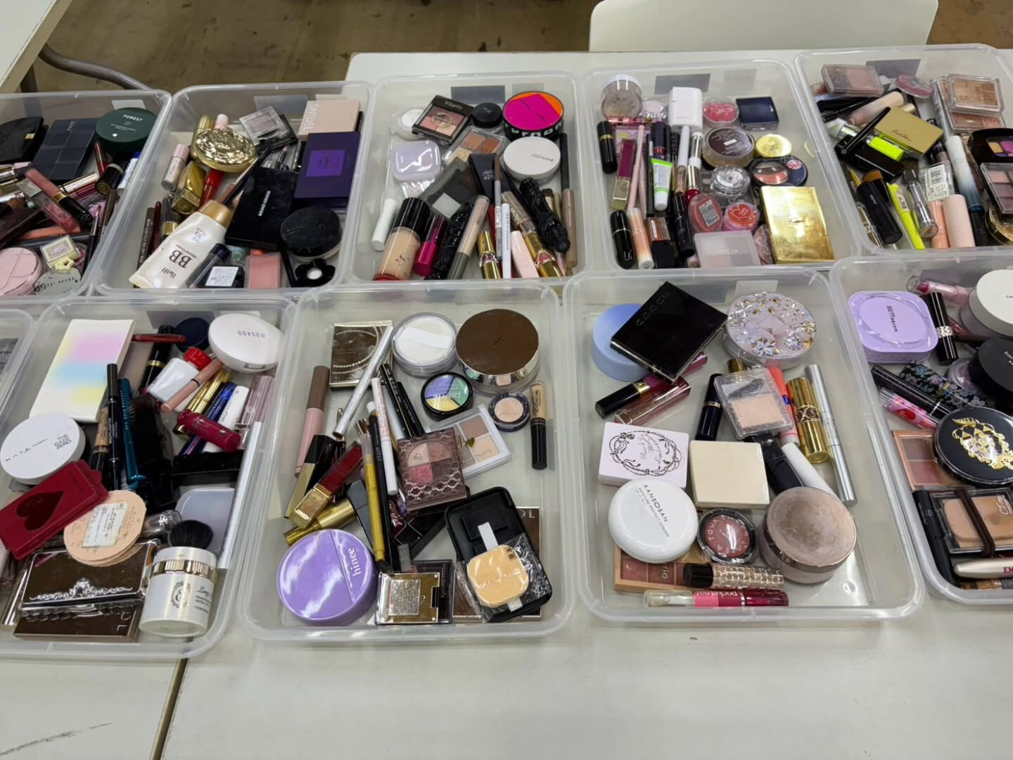 お写真載せきれませんが、荷物はありますので