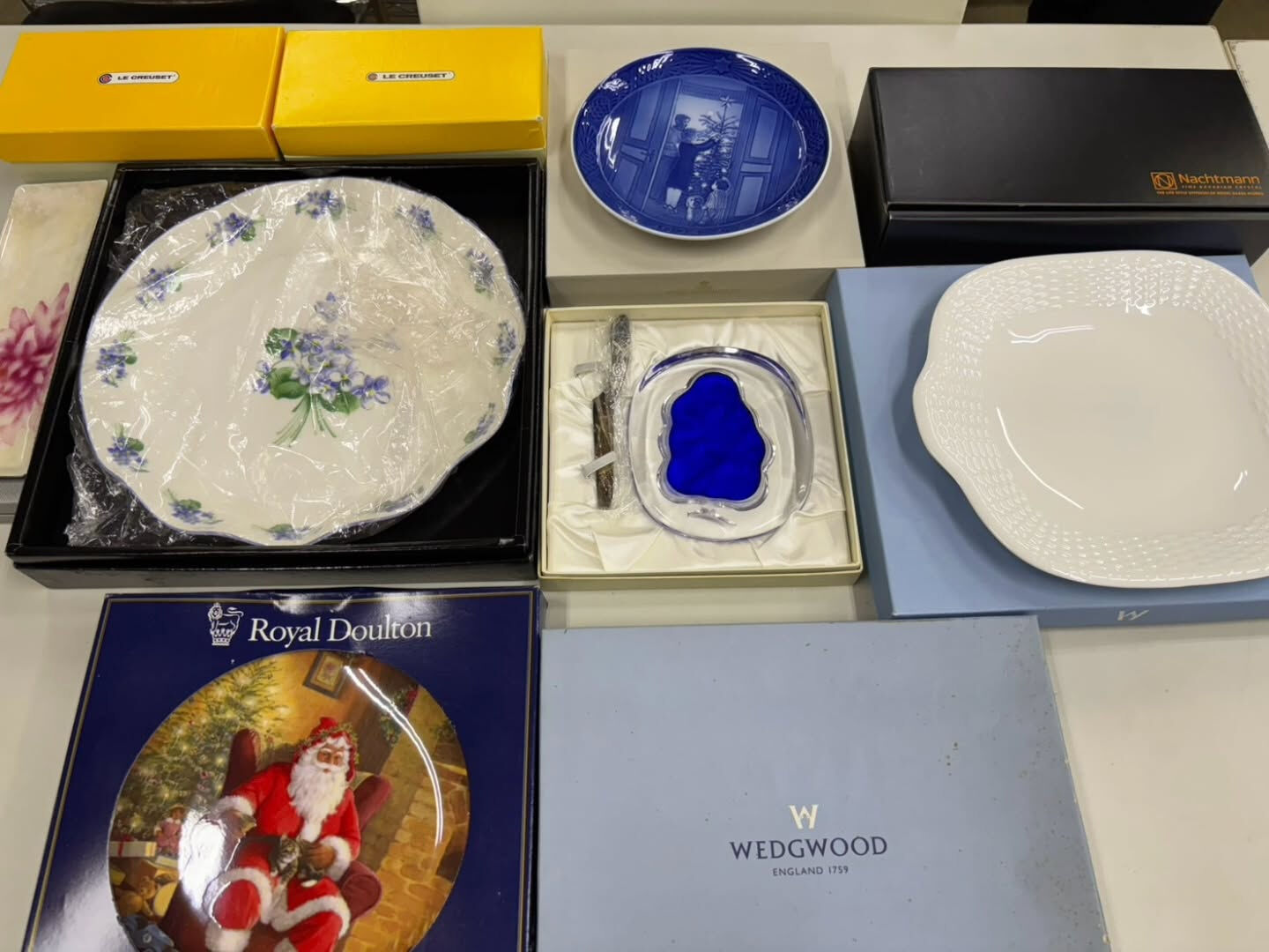 お写真載せきれませんが、荷物はありますので